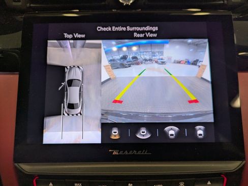 Used 2022 Maserati Quattroporte Modena Q4 image 13