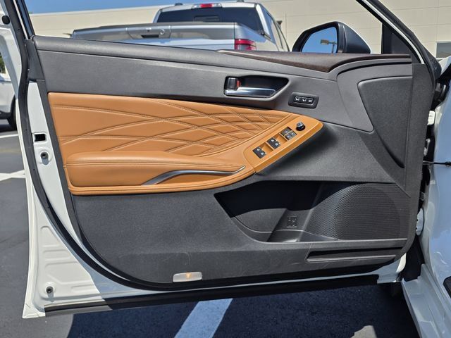 Used 2021 Toyota Avalon Limited FWD image 18