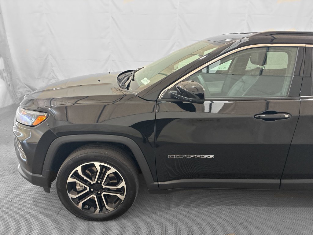 Used 2024 Jeep Compass Limited AWD/4WD image 3