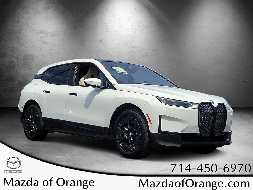 Used 2025 BMW iX xDrive50 AWD/4WD image 1
