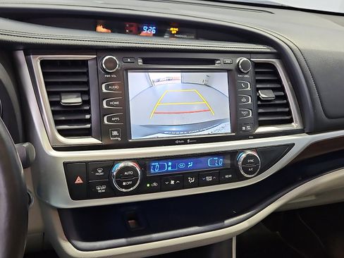 Used 2015 Toyota Highlander Limited Platinum AWD/4WD image 17