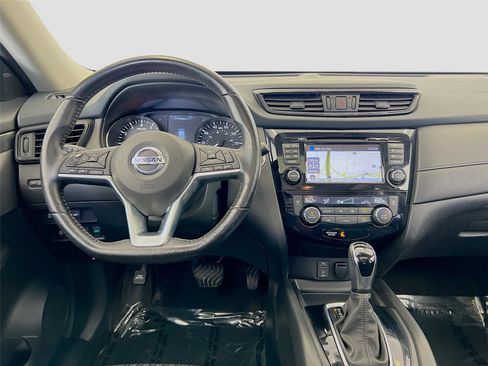 Used 2017 Nissan Rogue SV w/ SV Premium Package AWD/4WD image 2