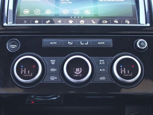 Used 2020 Land Rover Discovery HSE image 20