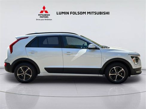 Used 2025 Kia Niro LX FWD image 6