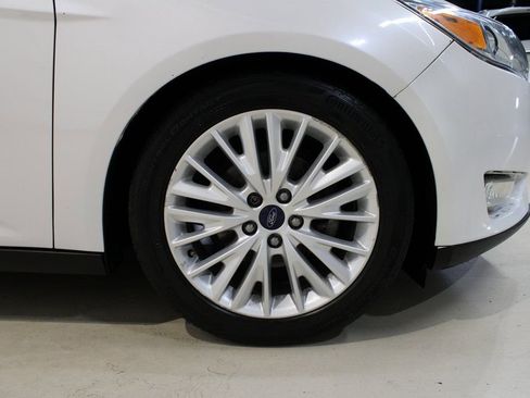 Used 2016 Ford Focus Titanium image 9