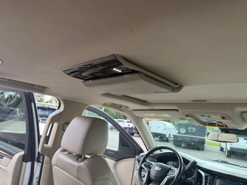 Used 2020 Cadillac Escalade Premium Luxury AWD/4WD image 19
