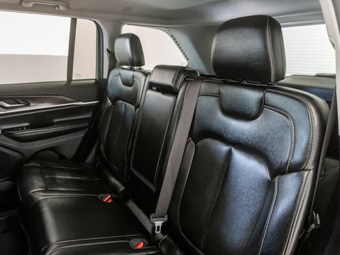 Used 2023 Jeep Grand Cherokee Limited AWD/4WD image 23