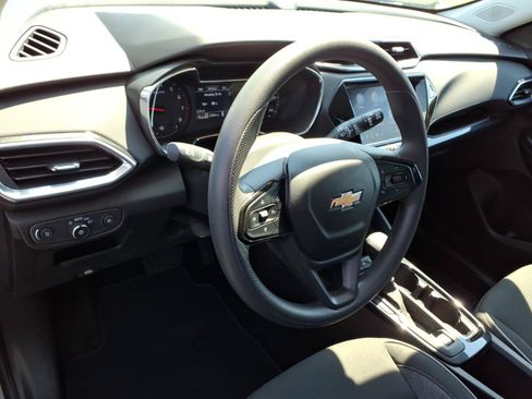 Used 2023 Chevrolet TrailBlazer LT w/ Convenience Package AWD/4WD image 8