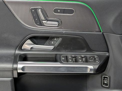 Used 2023 Mercedes-Benz EQB 300 4MATIC image 14