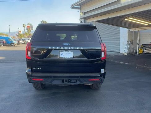 Used 2025 Ford Expedition Active RWD image 4