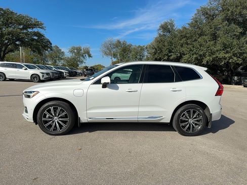 Used 2021 Volvo XC60 T8 Inscription image 3
