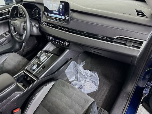 Used 2024 Mitsubishi Outlander SE Black Edition image 30