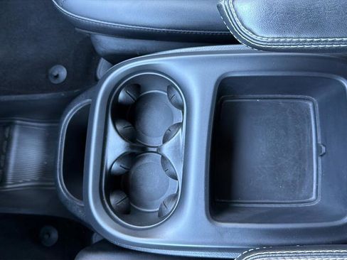 Used 2025 Chrysler Pacifica Select image 29