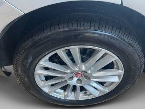 Used 2017 Jaguar F-PACE Prestige AWD/4WD image 6