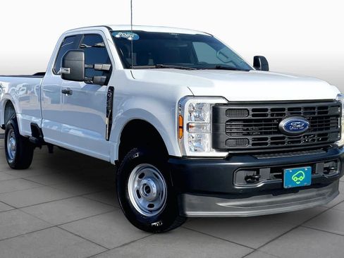 Used 2025 Ford F250 XL AWD/4WD image 3