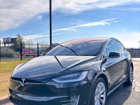 Used 2018 Tesla Model X 100D image 1