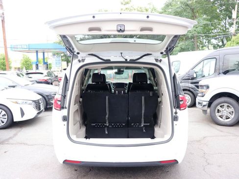 Used 2024 Chrysler Pacifica Touring-L FWD image 60