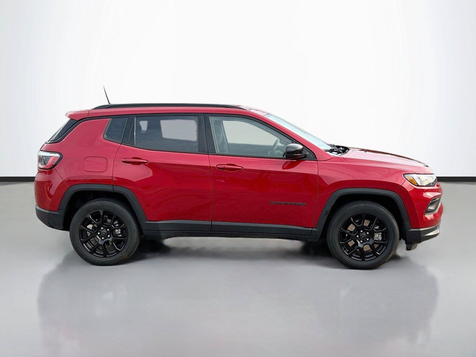 Certified 2025 Jeep Compass Latitude w/ Convenience Group AWD/4WD image 17