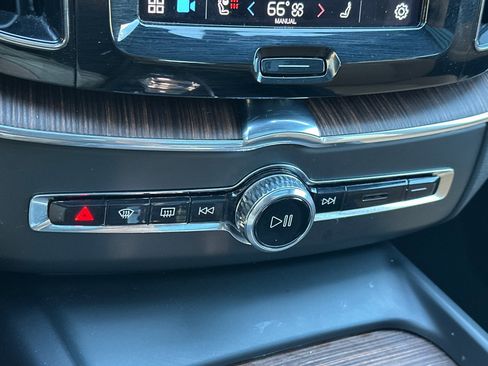 Certified 2023 Volvo XC60 B5 Ultimate w/ Climate Package image 26