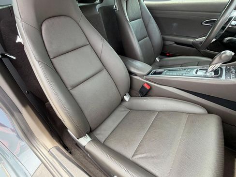 Used 2018 Porsche 718 Cayman RWD image 19