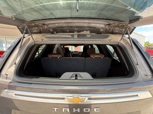 Used 2021 Chevrolet Tahoe High Country w/ Premium Package image 24