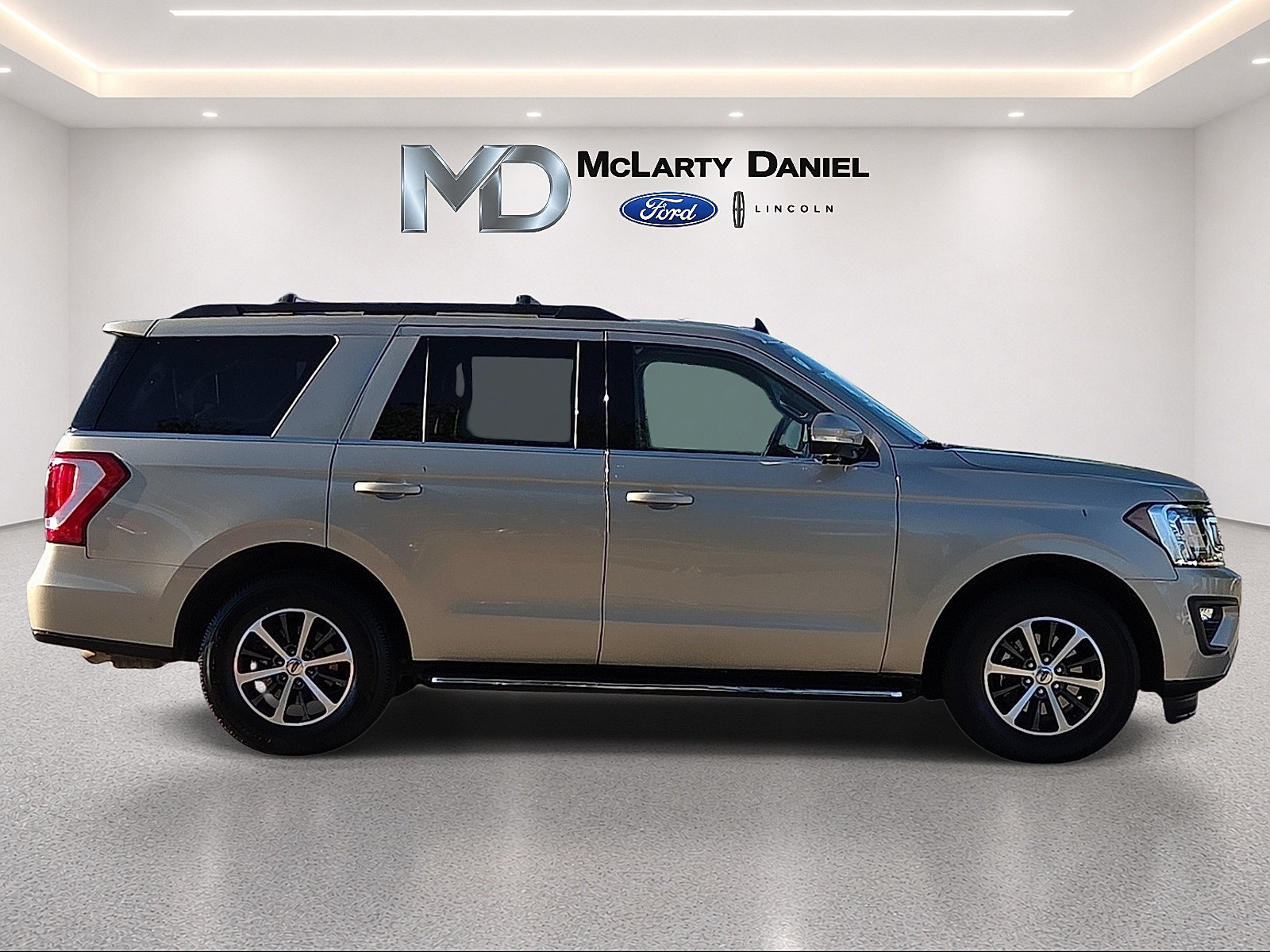 Used 2018 Ford Expedition XLT w/ Equipment Group 202A RWD image 6