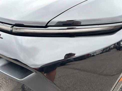Used 2024 Chevrolet Equinox EV RS FWD image 9