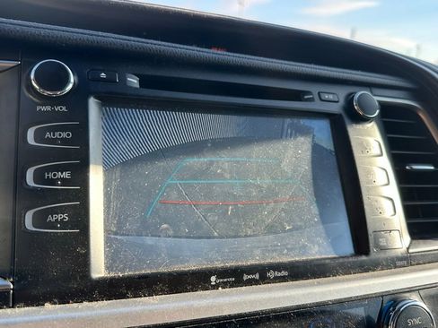 Used 2017 Toyota Highlander SE w/ Carpet Mat Package image 37