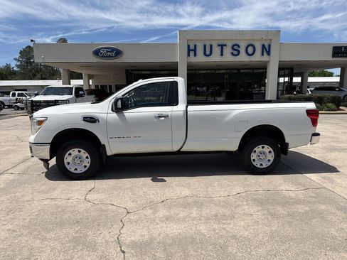 Used 2017 Nissan Titan SV RWD image 1