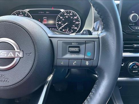 Used 2024 Nissan Pathfinder SV FWD image 21