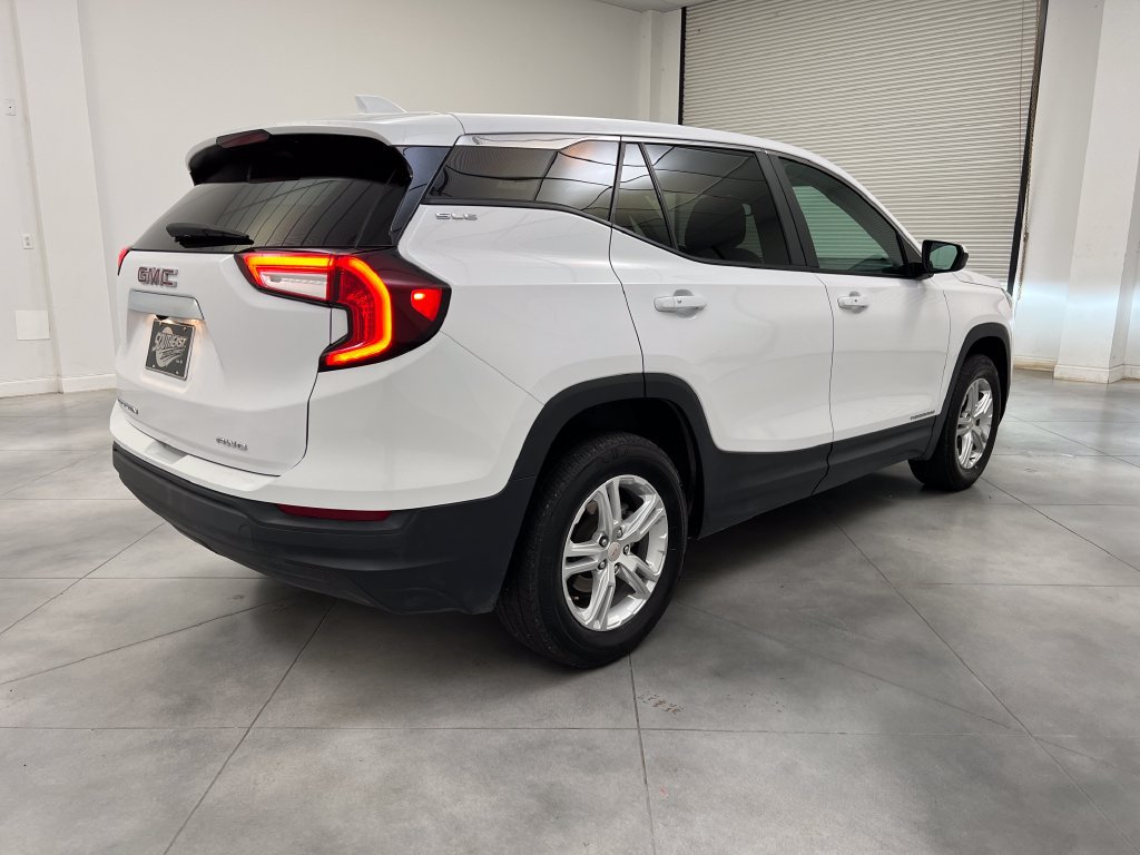 Used 2024 GMC Terrain SLE AWD/4WD image 9