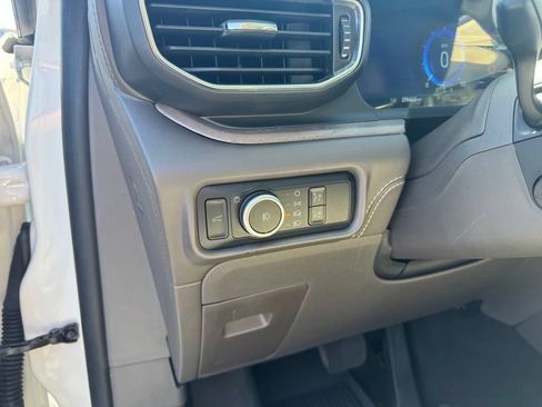 Certified 2023 Ford Explorer Platinum w/ Technology Package AWD/4WD image 4