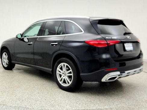 Used 2023 Mercedes-Benz GLC 300 4MATIC w/ Exclusive Trim Package image 7