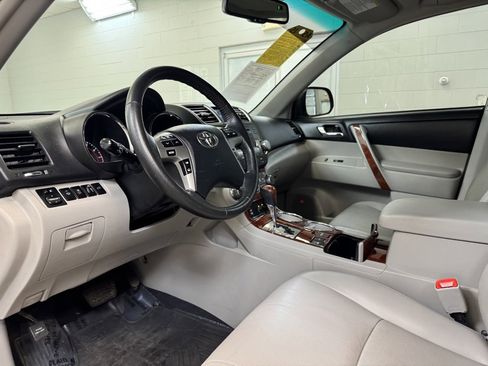 Used 2012 Toyota Highlander Limited image 12