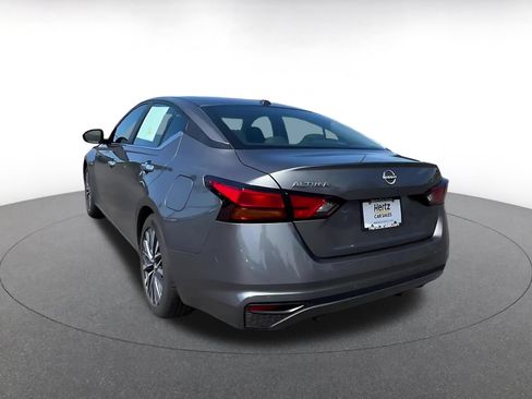 Used 2025 Nissan Altima 2.5 SV FWD image 9