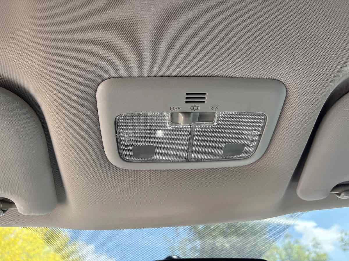 Used 2015 Toyota Corolla LE FWD image 25
