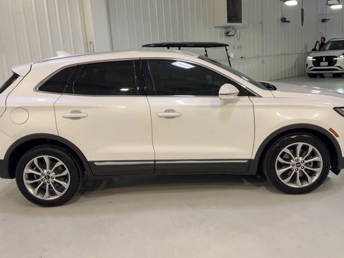 Used 2019 Lincoln MKC Select w/ Select Plus Package FWD image 2
