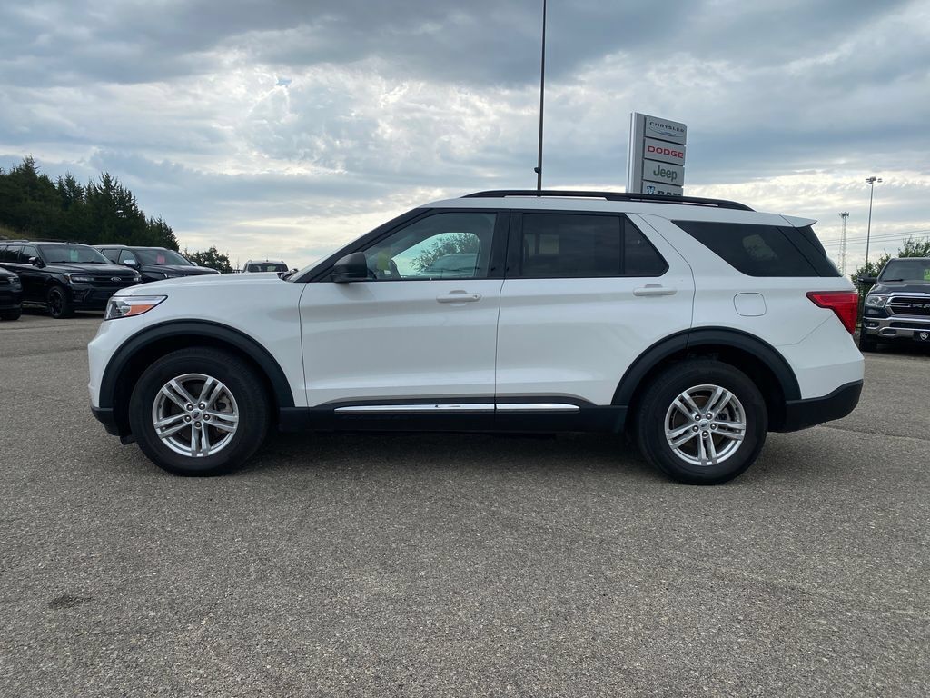 Used 2023 Ford Explorer XLT AWD/4WD image 4