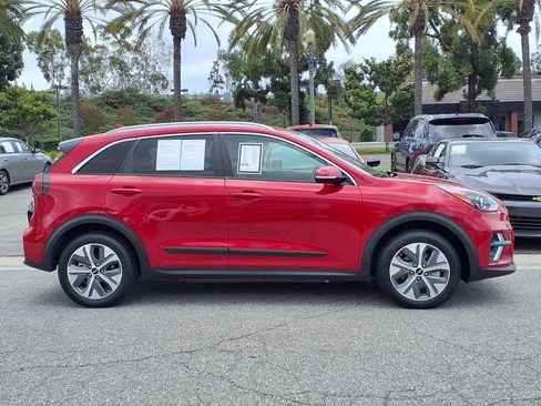 Certified 2022 Kia Niro EX FWD image 6