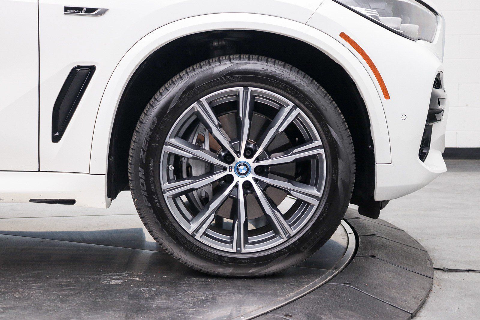 Used 2022 BMW X5 xDrive45e w/ M Sport Package AWD/4WD image 14