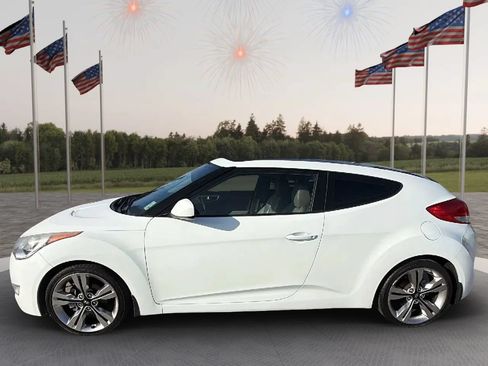 Used 2013 Hyundai Veloster w/ Style Pkg FWD image 4