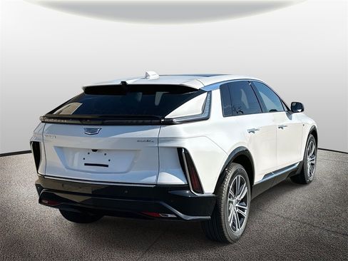 New 2025 Cadillac Lyriq Luxury image 2