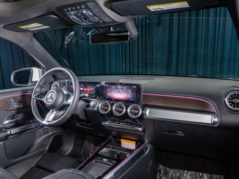 Used 2025 Mercedes-Benz GLB 250 image 4