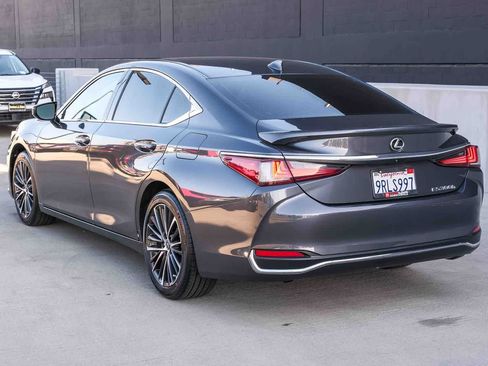 Used 2025 Lexus ES 300h w/ Premium Package FWD image 6