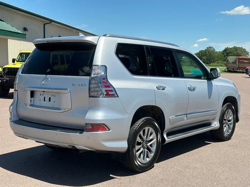 Used 2017 Lexus GX 460 Luxury AWD/4WD image 6