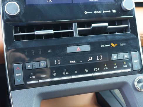 Used 2022 Toyota Avalon Limited w/ Advanced Safety Package FWD image 28