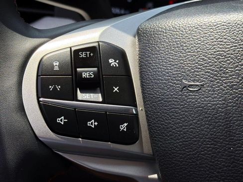 Used 2025 Ford Explorer Active AWD/4WD image 21