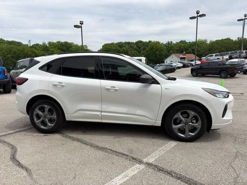 Used 2024 Ford Escape ST-Line w/ Tech Pack #1 FWD image 8