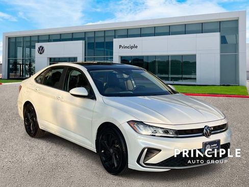 Used 2026 Volkswagen Jetta SE FWD image 3