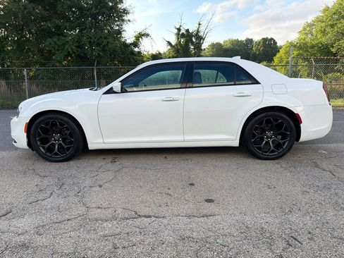 Used 2019 Chrysler 300 S RWD image 5